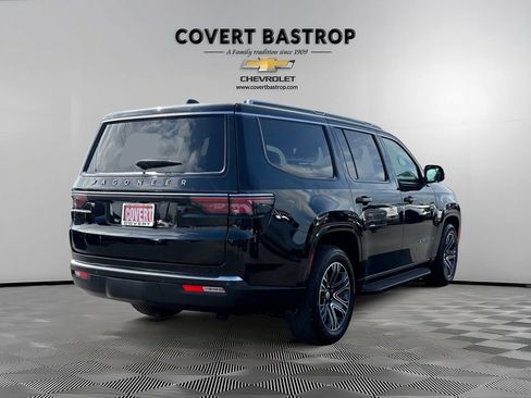 Used 2024 Jeep Wagoneer Series II w/ Flexible Seating Group AWD/4WD image 4