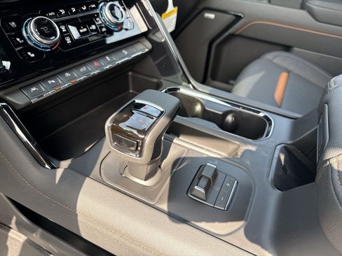 New 2026 GMC Sierra 1500 AT4 w/ AT4 Premium Package AWD/4WD image 18