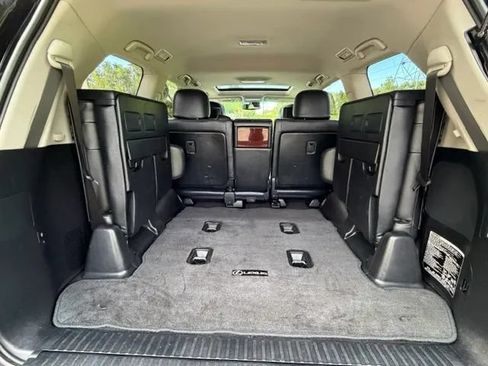 Used 2013 Lexus LX 570 4WD w/ Luxury Pkg image 28