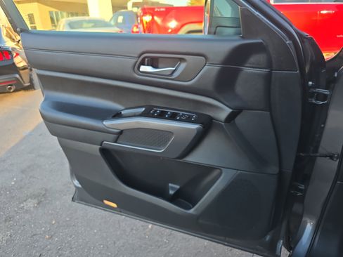 Used 2022 Nissan Pathfinder SL w/ SL Black Package image 29