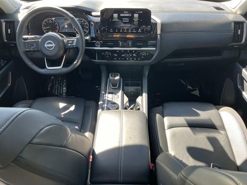 Used 2024 Nissan Pathfinder SL w/ SL Premium Package image 15