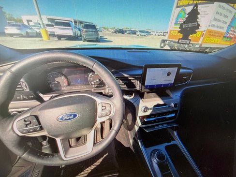 Used 2023 Ford Explorer XLT w/ Equipment Group 202A RWD image 7