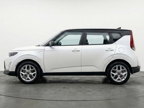 Used 2025 Kia Soul LX w/ LX Technology Package FWD image 5