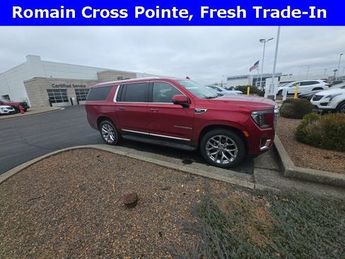 Used 2021 GMC Yukon XL SLT w/ SLT Premium Package image 1