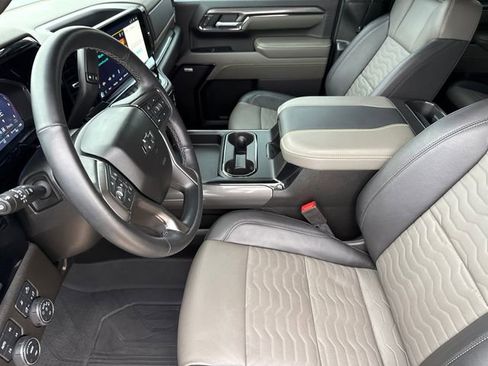 Used 2024 Chevrolet Silverado 2500 ZR2 w/ Technology Package image 19