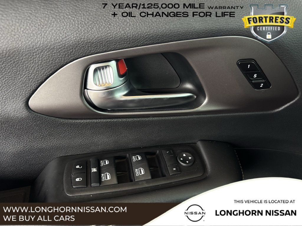 Used 2025 Chrysler Pacifica Select AWD/4WD image 21