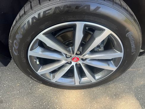 Used 2017 Jaguar F-PACE Prestige image 9