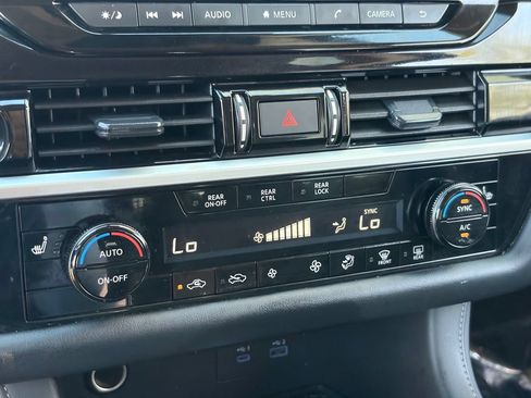 Certified 2024 Nissan Pathfinder SV FWD image 24