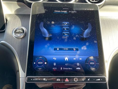 Used 2025 Mercedes-Benz GLC 300 4MATIC image 18