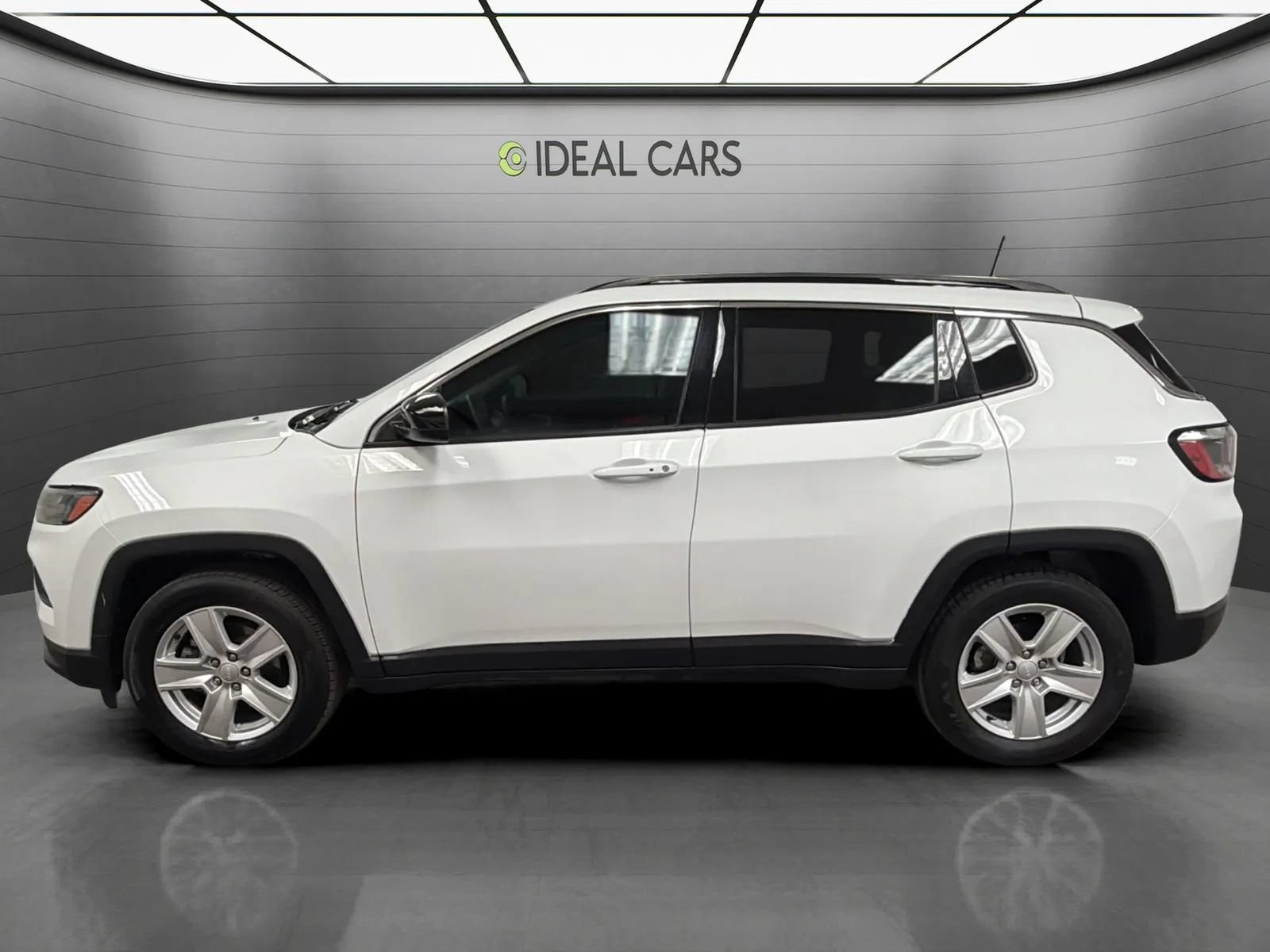 Used 2022 Jeep Compass Latitude FWD image 2
