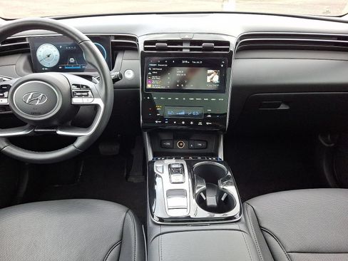 Certified 2024 Hyundai Tucson Limited AWD/4WD image 10