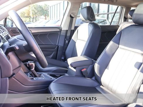 Used 2024 Volkswagen Tiguan SE w/ Panoramic Sunroof Package FWD image 7