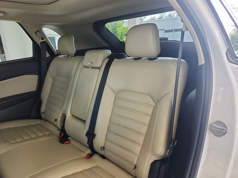 Used 2016 Ford Edge SEL w/ Equipment Group 201A AWD/4WD image 16