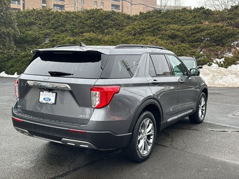 Used 2022 Ford Explorer XLT w/ Equipment Group 202A image 9