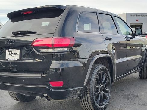 Used 2019 Jeep Grand Cherokee Altitude image 3