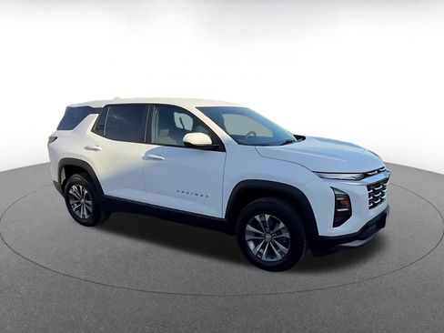 Used 2025 Chevrolet Equinox LT image 2