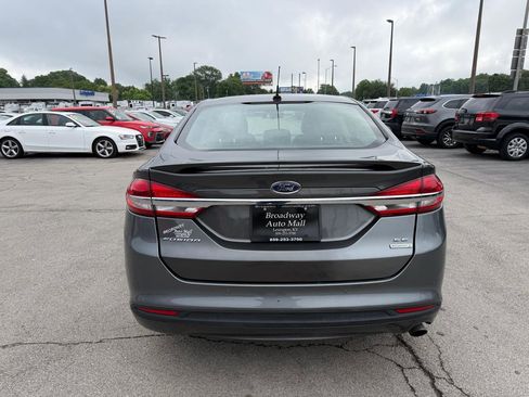 Used 2018 Ford Fusion SE w/ Equipment Group 201A FWD image 4