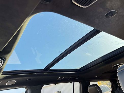 Used 2022 Jeep Grand Wagoneer Series III w/ Rear Seat Video Group 1 image 24