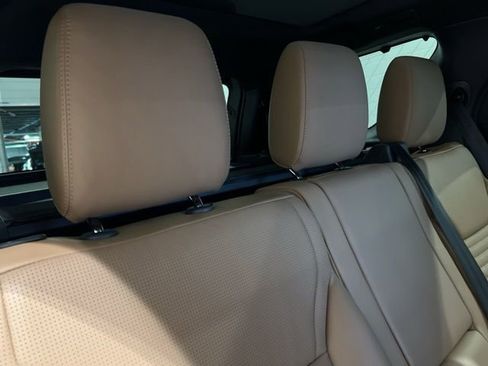 Used 2024 Land Rover Discovery Dynamic SE image 45