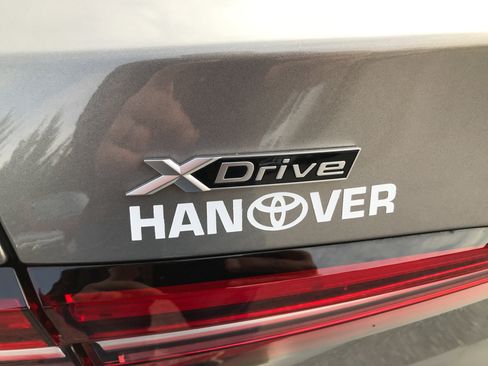 Used 2024 BMW 530i xDrive w/ Premium Package image 10