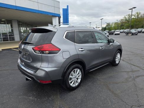 Used 2017 Nissan Rogue SV FWD image 2
