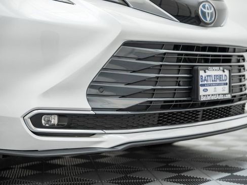 Certified 2024 Toyota Sienna Limited FWD image 16