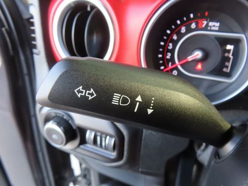 Used 2018 Jeep Wrangler Unlimited Rubicon image 22