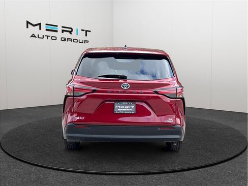 Used 2021 Toyota Sienna LE FWD image 8