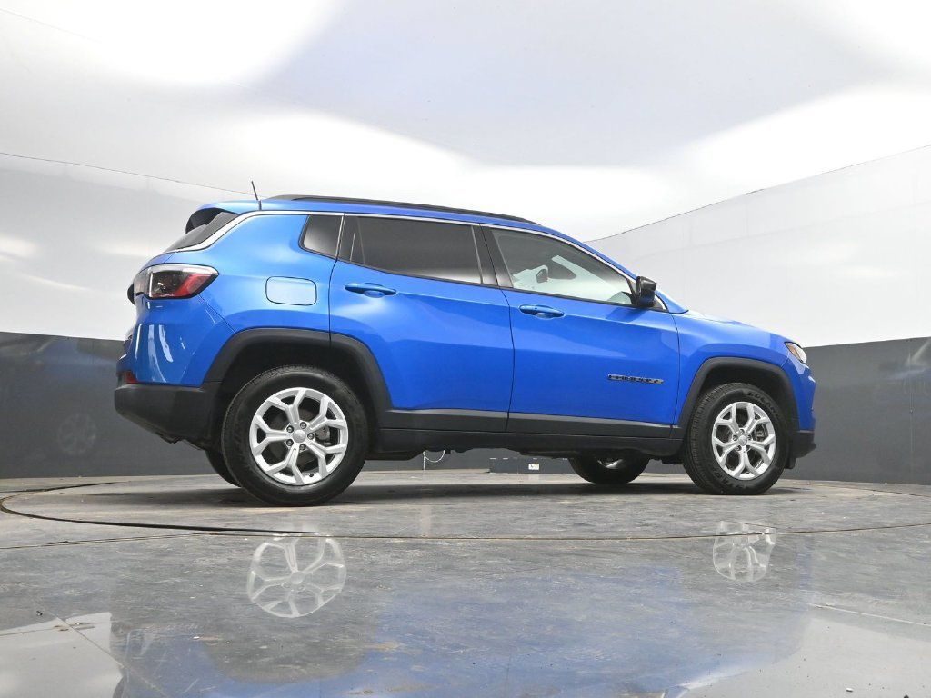 Used 2024 Jeep Compass Latitude AWD/4WD image 39