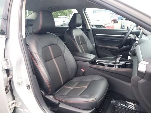 Used 2024 Nissan Altima 2.5 SR FWD image 20