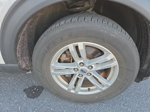 Used 2021 Ford Explorer XLT w/ Equipment Group 202A AWD/4WD image 30