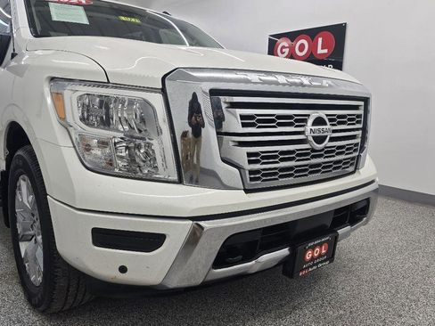 Used 2021 Nissan Titan SV w/ SV Convenience Package AWD/4WD image 2