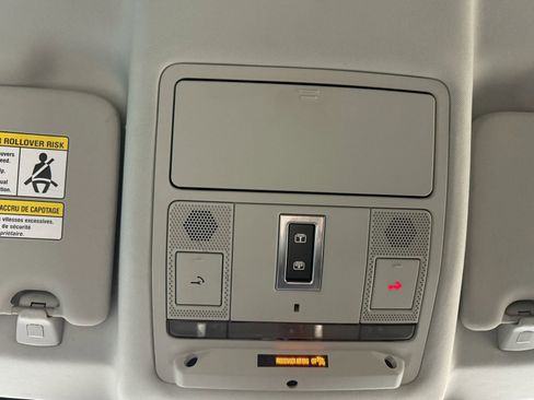 Used 2018 Land Rover Discovery Sport HSE image 37