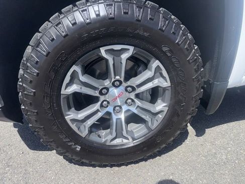 Used 2023 GMC Sierra 1500 SLE AWD/4WD image 9