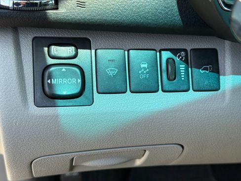 Used 2012 Toyota Highlander Limited w/ Tow Pkg FWD image 31
