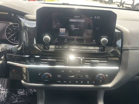 Used 2025 Nissan Pathfinder SV FWD image 19