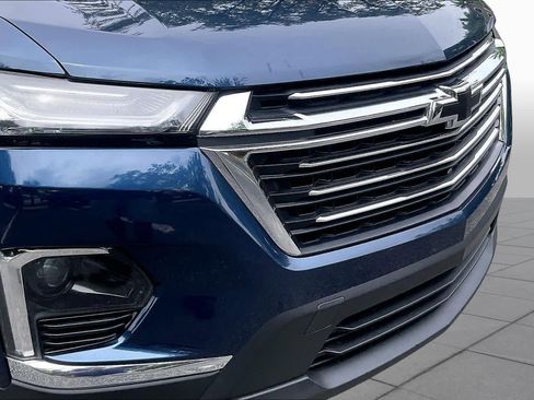 Used 2022 Chevrolet Traverse LT FWD image 32