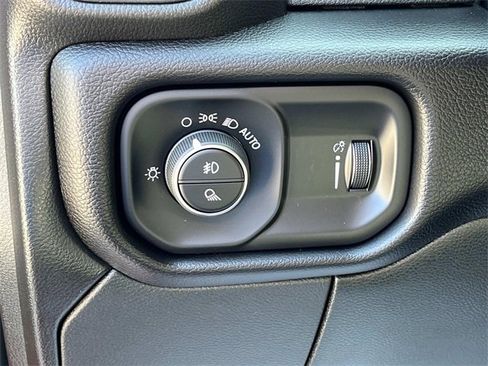 Used 2024 RAM 3500 Big Horn image 33