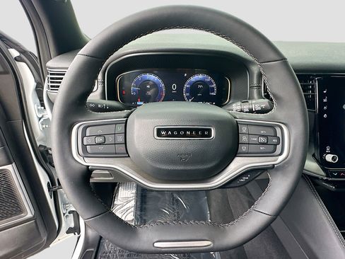 Used 2025 Jeep Wagoneer Series II image 11