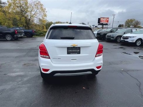 Used 2022 Chevrolet Trax LT w/ LT Convenience Package image 7