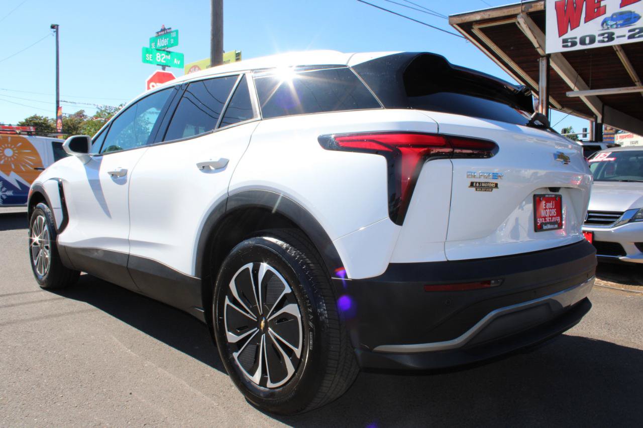 Used 2024 Chevrolet Blazer EV LT AWD/4WD image 4