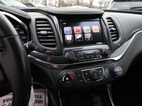 Used 2015 Chevrolet Impala LT w/ Convenience Package image 18