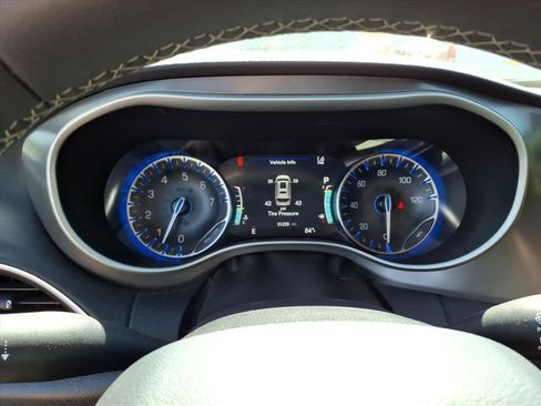 Used 2025 Chrysler Pacifica Select FWD image 18
