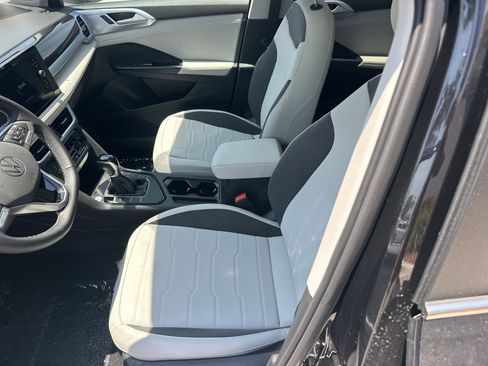 New 2026 Volkswagen Taos SE FWD image 18