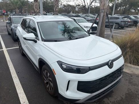 Used 2025 Volkswagen Tiguan S image 2