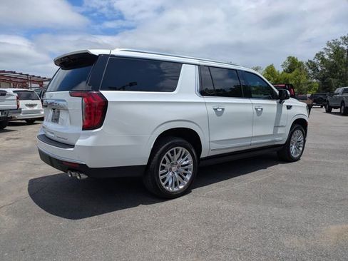 Used 2024 GMC Yukon XL Denali AWD/4WD image 4