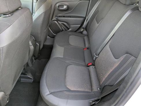 Used 2023 Jeep Renegade Latitude image 18