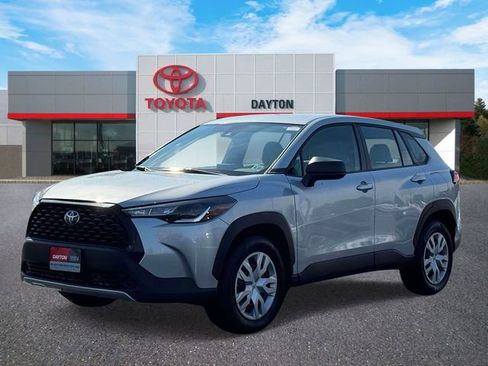 Used 2022 Toyota Corolla Cross L image 2