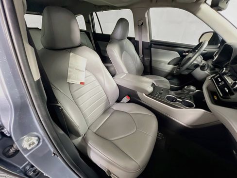 Used 2023 Toyota Highlander XLE FWD image 30