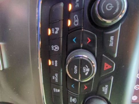 Used 2019 Jeep Grand Cherokee Laredo RWD image 15